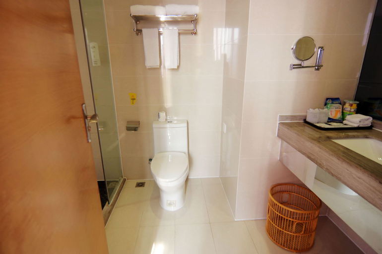 Bathroom 3, Melton Hotel, Nanning
