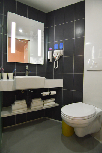 Bathroom 2, ホテル, Qingdao