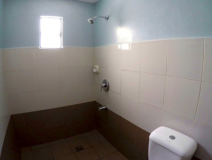 Bathroom 4, RedDoorz @ Bridgeway Hotel Tuguegarao City, Tuguegarao City