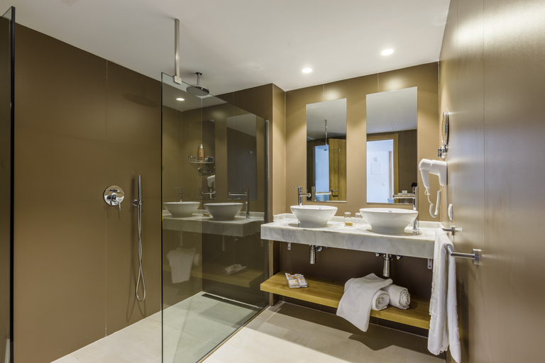 Bathroom 5, Zafiro Palmanova, Baleares