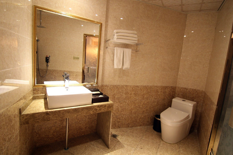 Bathroom 2, Modern Crystal Hotel (Baoding Railway Station), Baoding