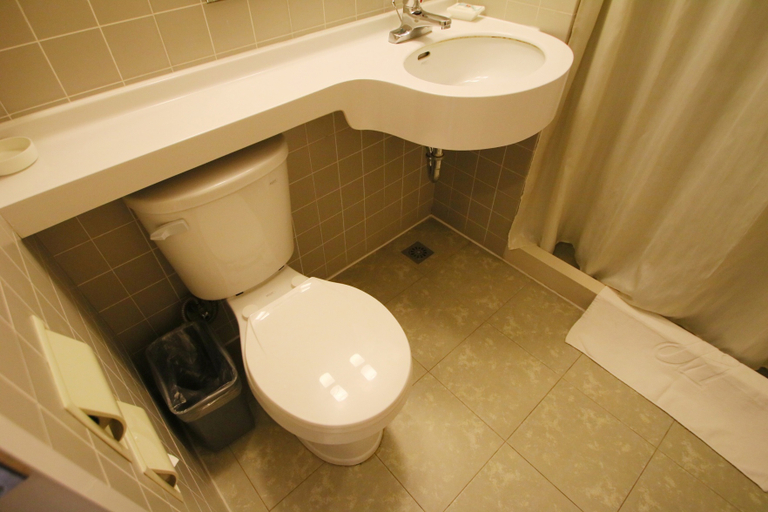 Bathroom 4, Jinjiang Inn (Shanghai Pudong Airport), Shanghai
