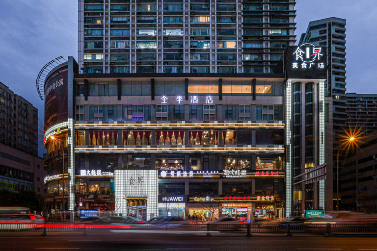 Exterior & Views