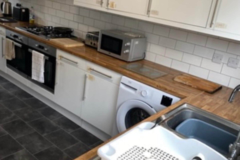Private kitchen 5, Luxurious 4 Bedroom House in Corby, Northamptonshire