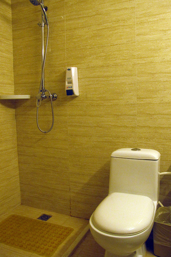 Bathroom 3, Jinjiang Inn Beijing Tian'anmen Hepingmen Metro Station, Beijing