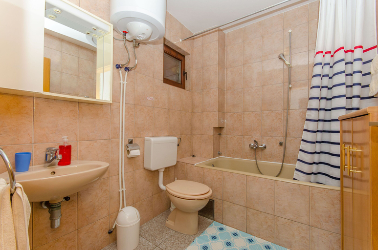 Bathroom 5, Apartments Marinko, Makarska