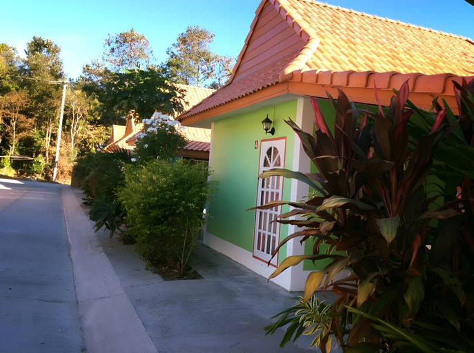 Exterior & Views