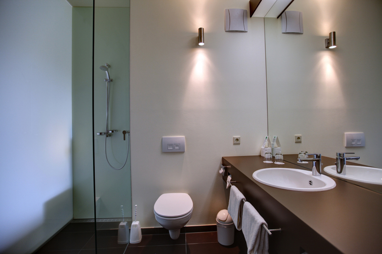 Bathroom 4, Hochwälder Wohlfühlhotel, Merzig-Wadern