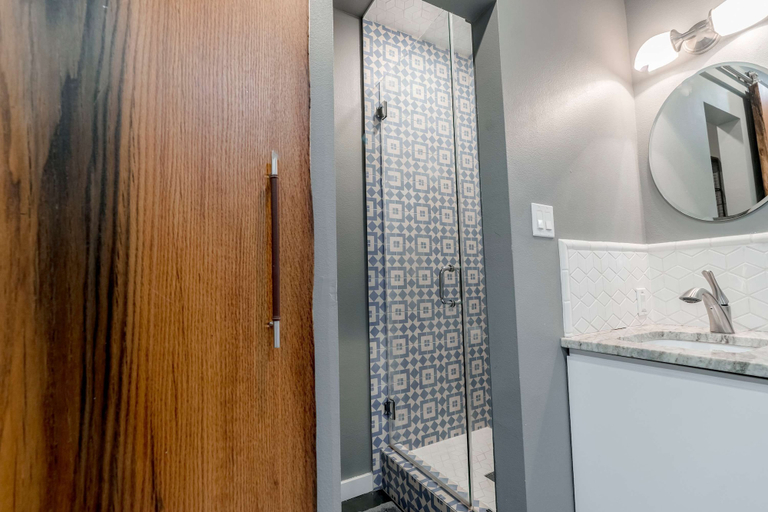Room 3, The Rosewood Retreat 6BR s Hottub Dogfriendly, Travis