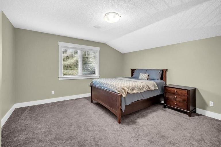 Room 2, Rocky View Bed & Breakfast, Division No. 6