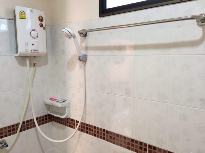 Bathroom, 폰퐁 호텔@난, Muang Nan