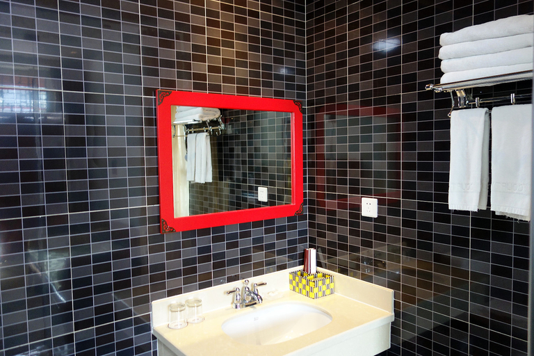 Bathroom, Renjoy Courtyard Hotel Beijing Dongzhimen, Beijing