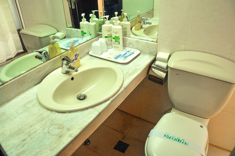 Bathroom 2, San Qiao Hotel, Taiyuan