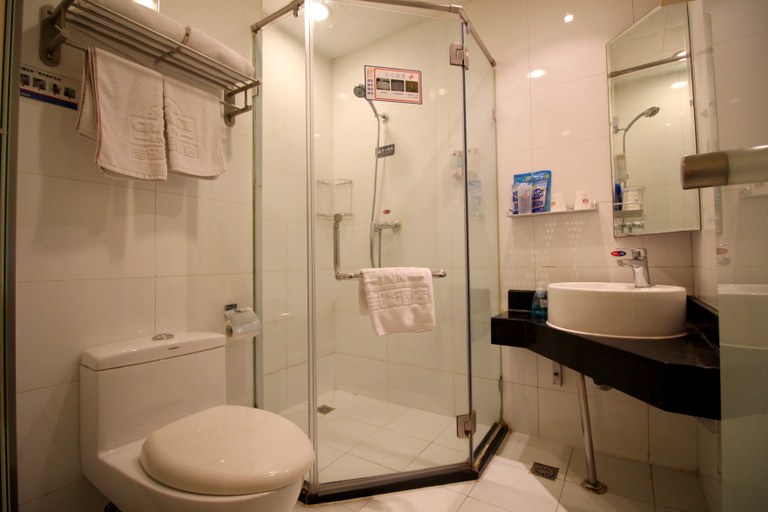 Bathroom 3, QingJu Boutique Hotel, Yantai