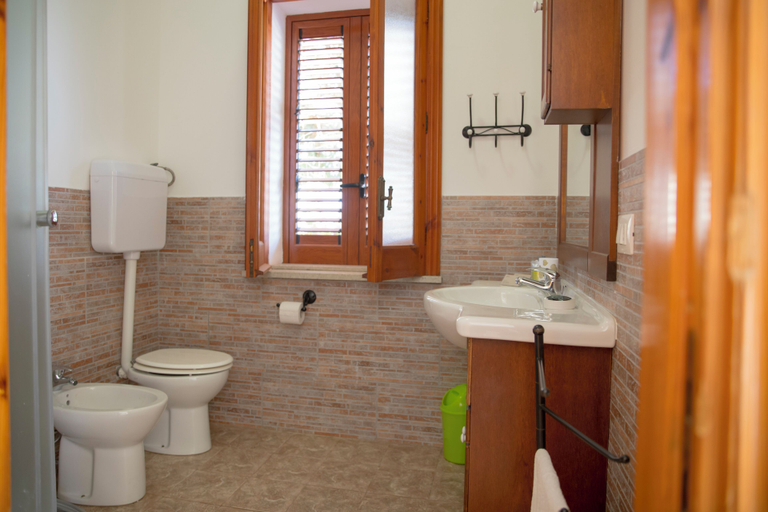 Bathroom 4, Villa Maria, Trapani