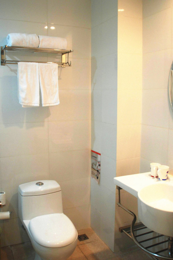 Bathroom 3, HanTing Hotel (Eye of Tianjin), Tianjin