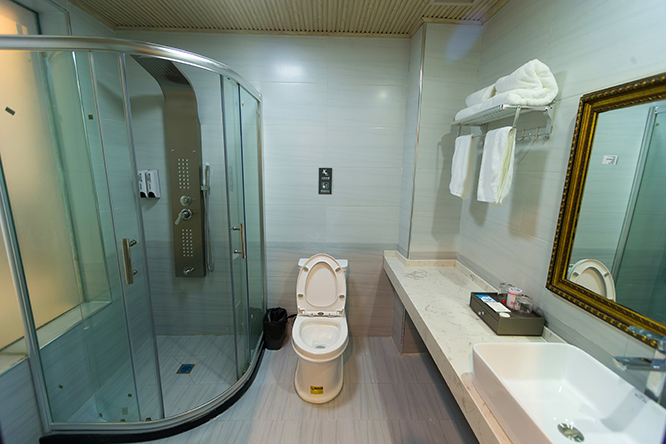 Bathroom, YiHao hotel, Ngawa Tibetan and Qiang