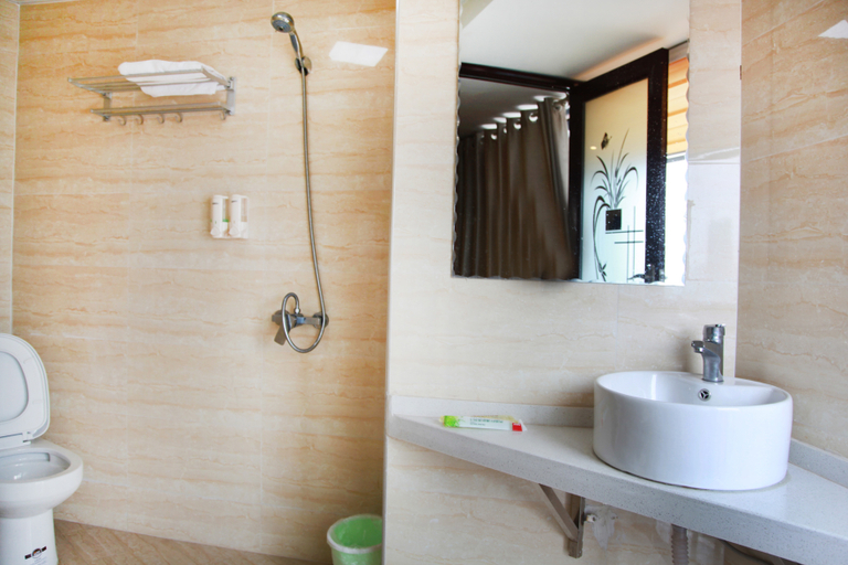 Bathroom 5, Huihuang Business Hotel, Wuhan