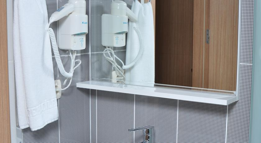 Bathroom 3, Cebeciler Otel, Merkez