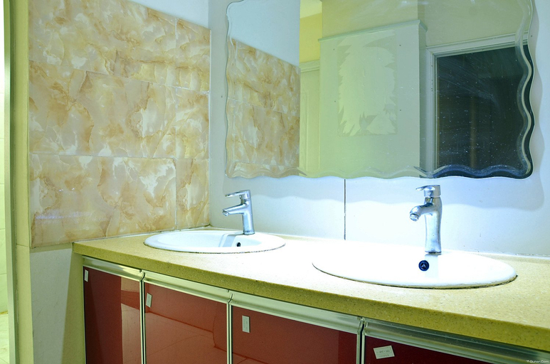 Bathroom 2, Tongshun Express Hotel, Datong