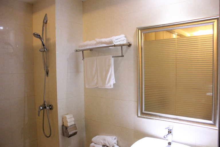 Bathroom 2, Yiwu Xiuhu Light Rail Station, Jinhua