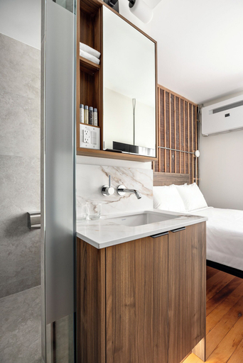 Bathroom 3, Modo on Granville, Greater Vancouver