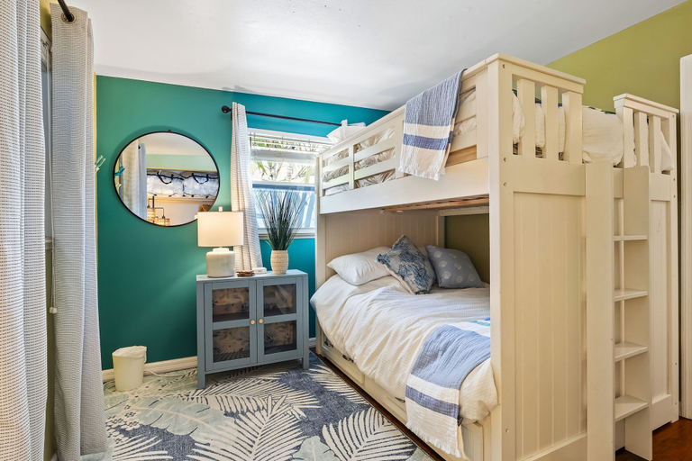 Room 2, 7 Min to Beach Pool BBQ Games Getaway, Pinellas