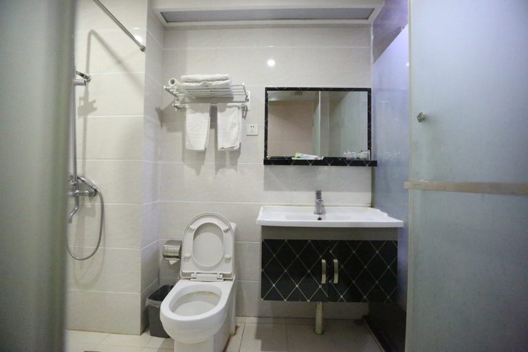 Bathroom, Longding Business Hotel, Nanchang