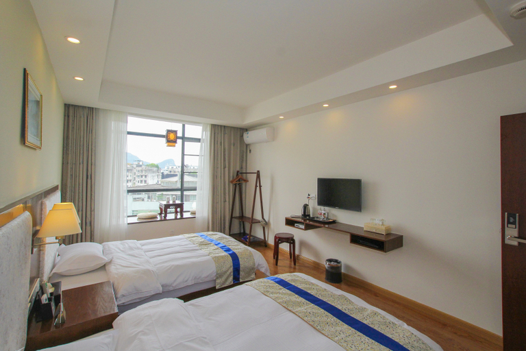 Bedroom, Xiangshan Mingju Hotel, Guilin