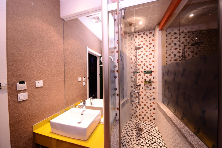 Bathroom 2, Luoma Fashion Hotel, Suihua