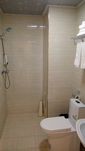 Bathroom 2, Ishuang Express Hotel, Yantai
