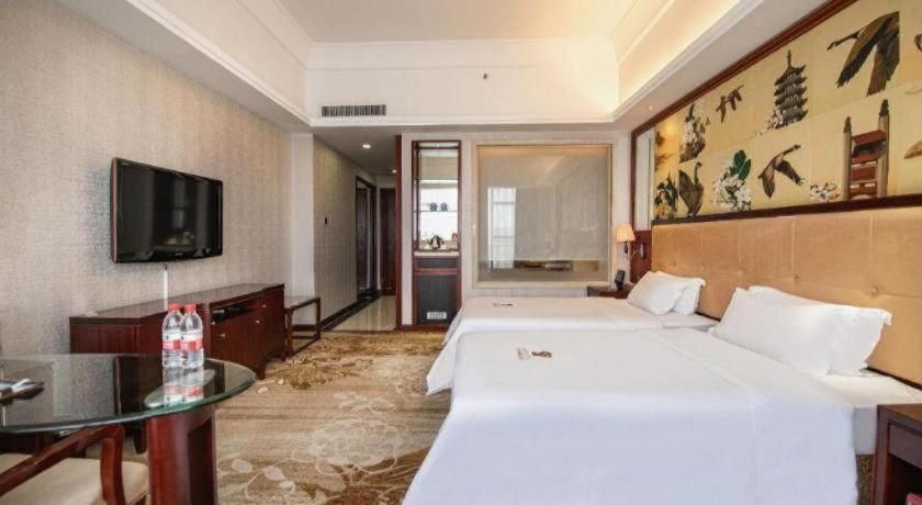 Bedroom 2, Guangdong Yinye Yanshan Hotel, Jiangmen