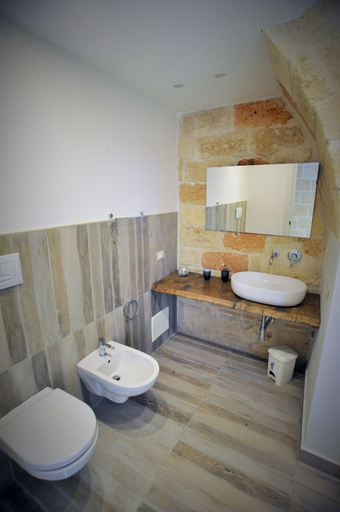Bathroom 2, Antica Pietra, Bari