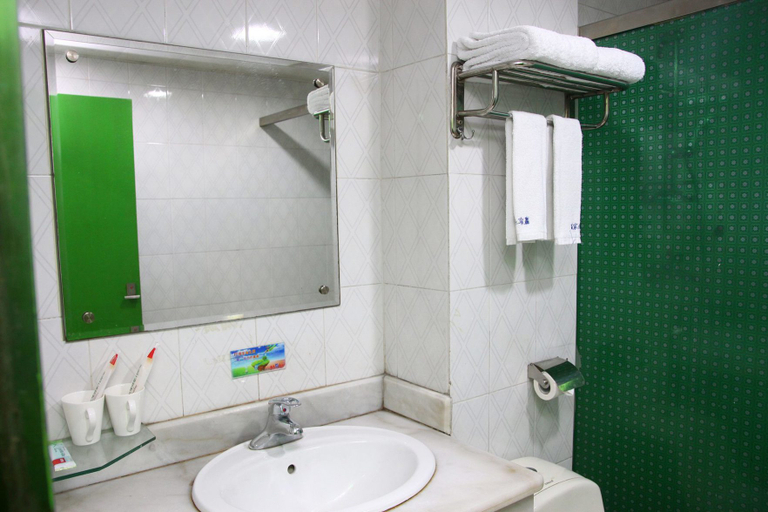 Bathroom, Yingjia Chain Hotel (Dongguan Xiaobian), Dongguan
