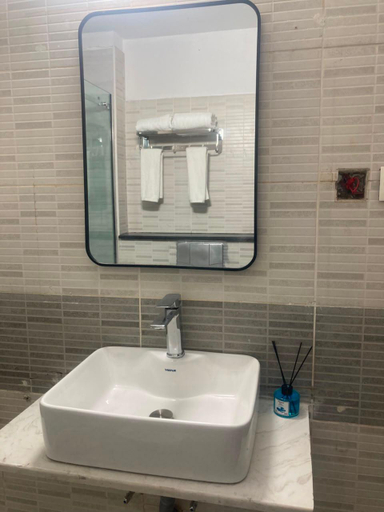 Bathroom 4, Cumberland Hotel, Eti-Osa