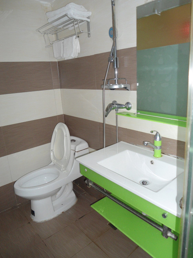Bathroom 2, Sunday Hotel (Guilin Railway Station), Guilin