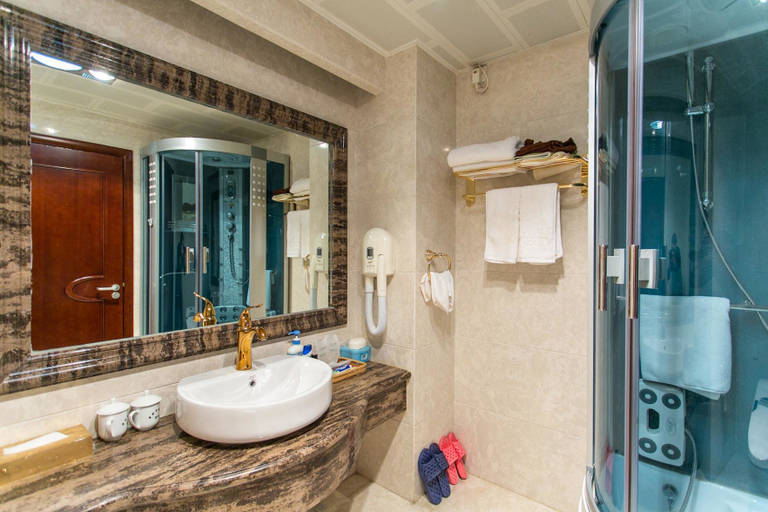Bathroom 2, Xinglin Hotel, Beijing