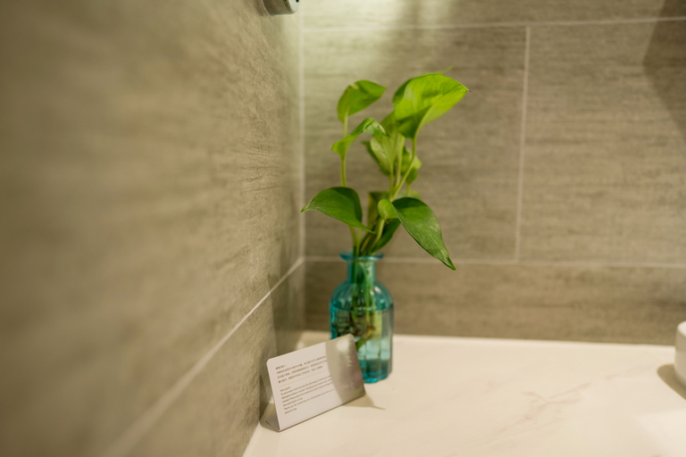 Bathroom 3, SuShi Qingshe Hotel (Hanzhong Road subway station), Shanghai