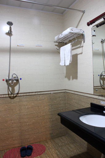 Bathroom 2, スーパー 8ホテル(威海高速鉄道駅韓樂坊)(速8酒店(威海高铁站韩乐坊店)), Weihai