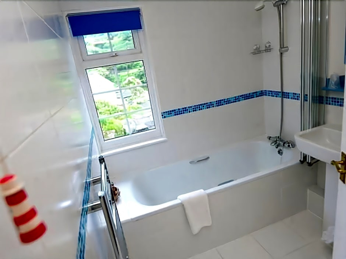 Bathroom 3, Driftwood Spars, Cornwall