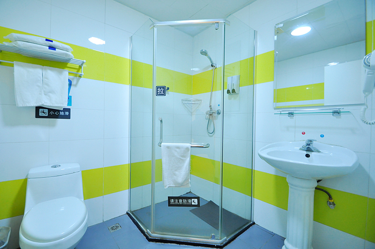 Bathroom, 7 Days Inn Tianjin Jintang Main Road Pipe Company Light Rail Station, Tianjin