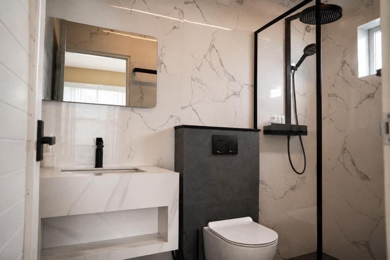Bathroom 3, Le Venzia, Wayanad