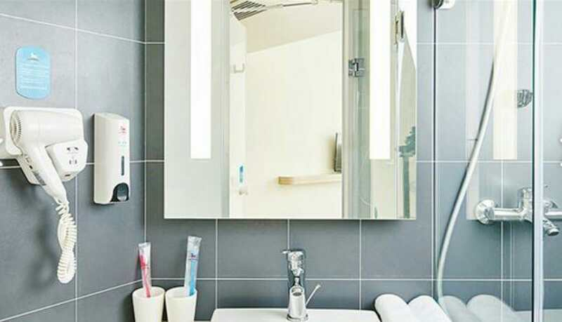 Bathroom 4, Hanting Hotel (Shanghai Gonglu), Shanghai