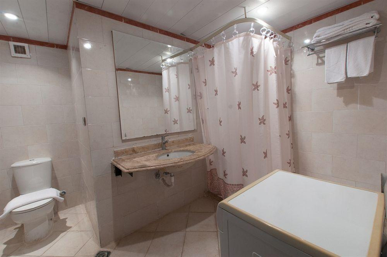 Bathroom 4, Porto Marina Apartments By Amer-Group, Al-Hammam