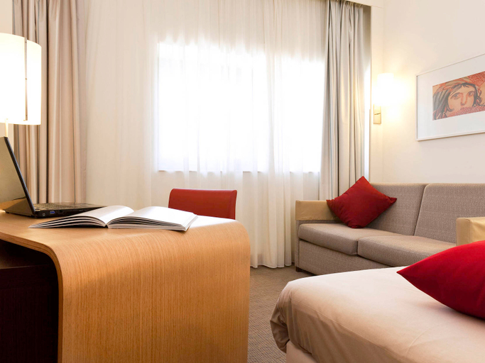 Bedroom 3, Novotel Pau Pyrenees, Pyrénées-Atlantiques