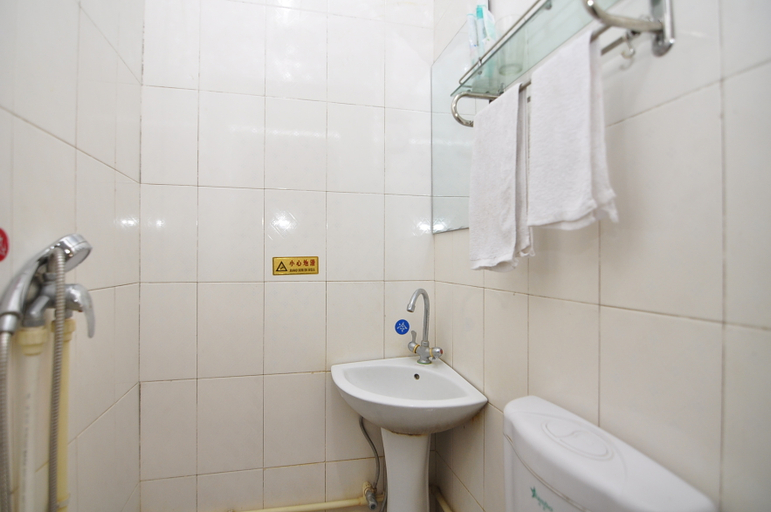 Bathroom, Kunming Huayi Hotel, Kunming