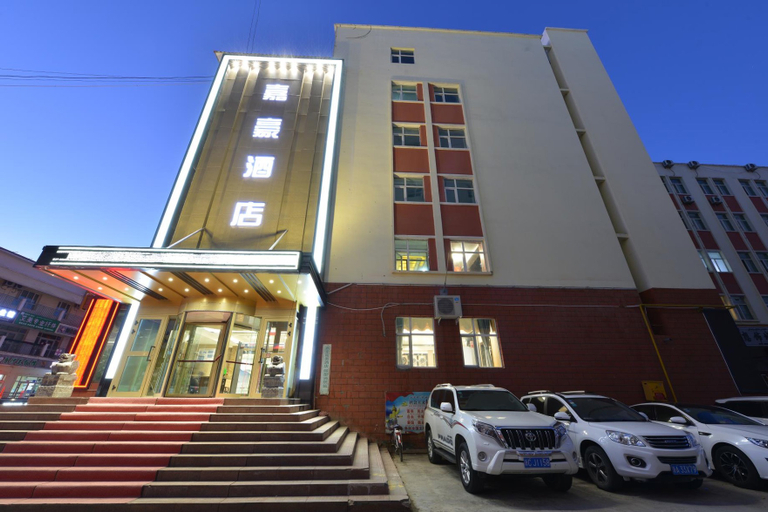 Exterior & Views