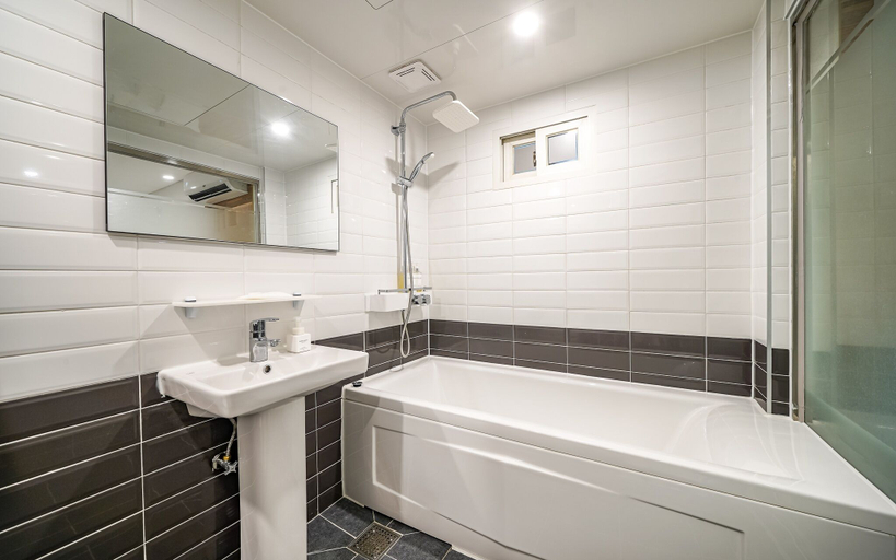 Bathroom 5, Busan Guseo-dong Candle, Geumjeong