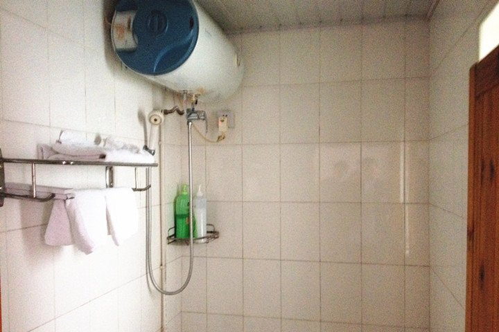 Bathroom, Shengyuan Hostel, Shanghai