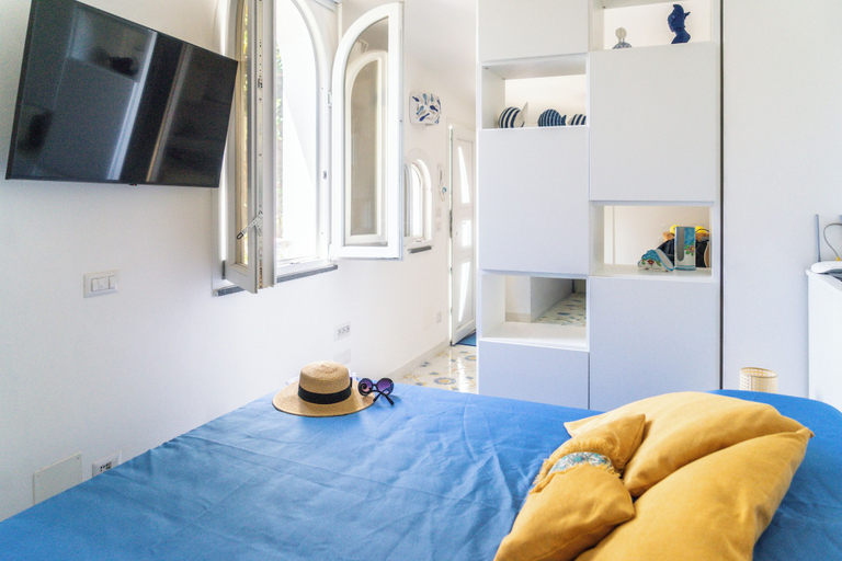 Room 5, Naos Nerano, Napoli